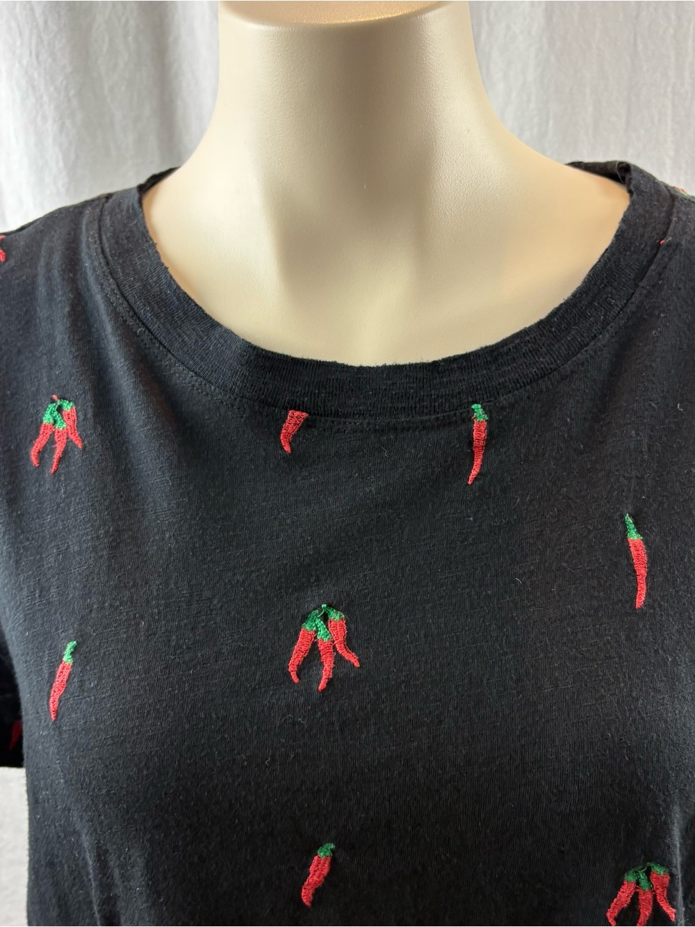 Anthropologie the Caitlin Boxy Tee by Maeve: Embroidered Red Chili Peppers M - Picture 9 of 10